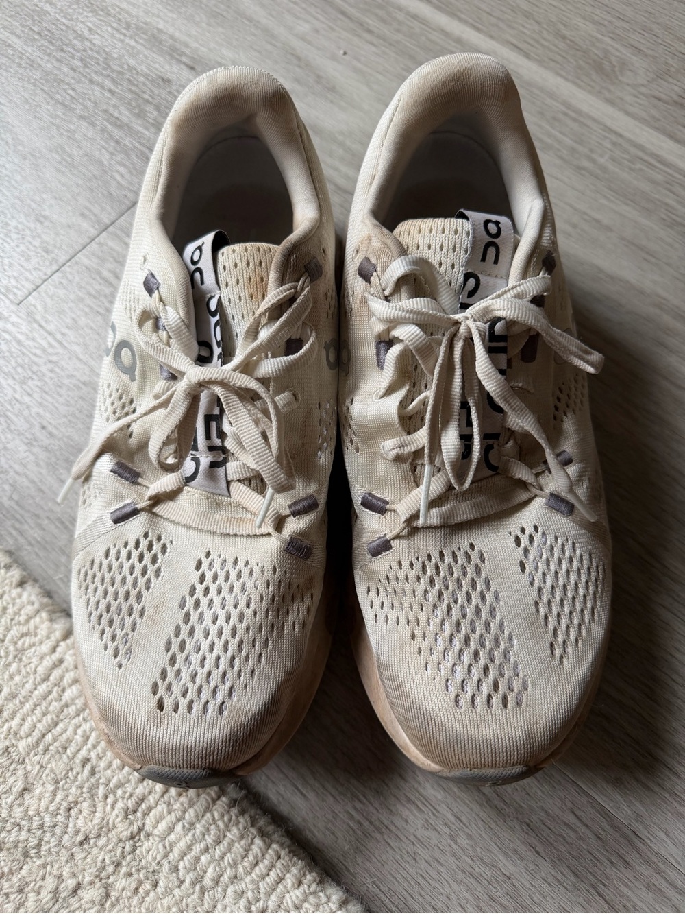 On Cloudsurfer Running Shoes - Picture 2 of 7